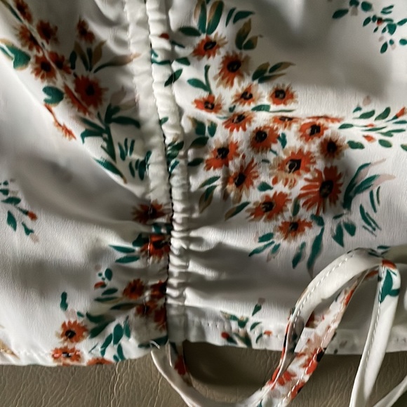 SUGAR + LIPS Floral V-Neck Blouse - So Pretty! - Size Large - Picture 6 of 7